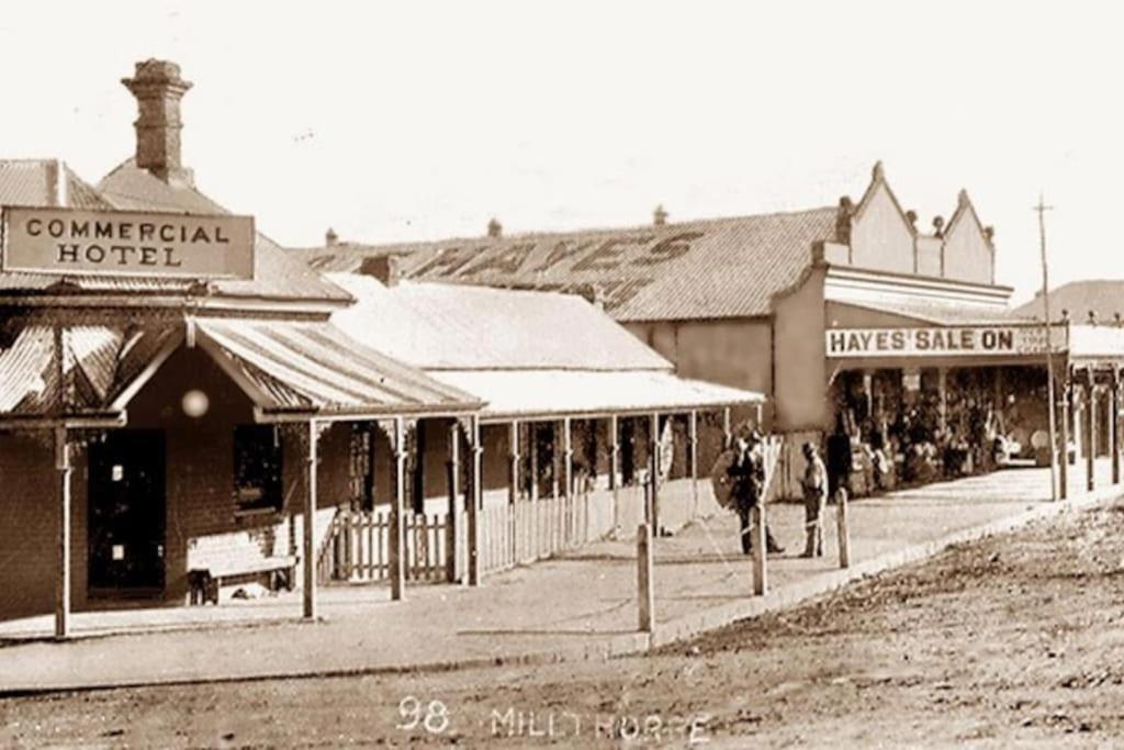The Commercial Quarters Hotel Millthorpe Bagian luar foto