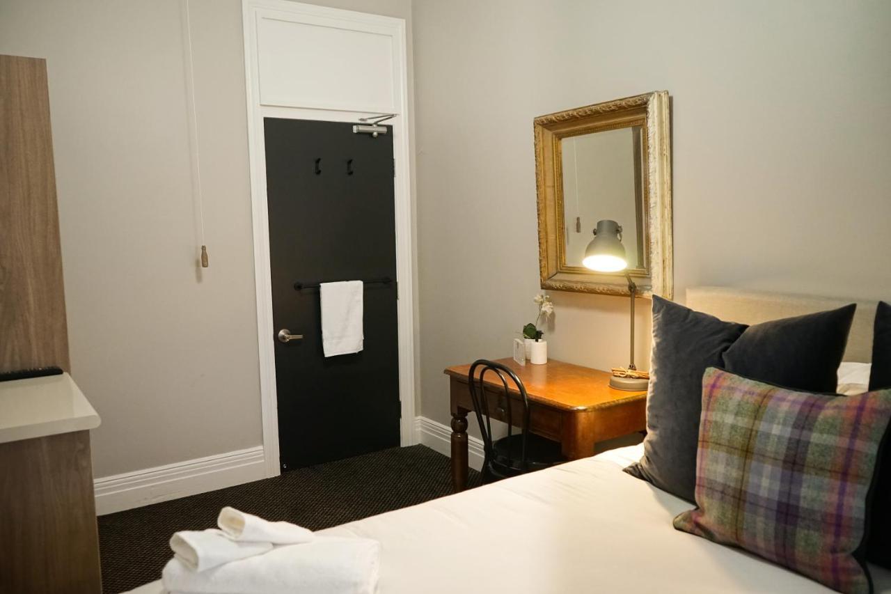 The Commercial Quarters Hotel Millthorpe Bagian luar foto